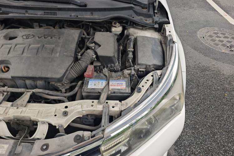 Used Toyota Corolla 2014 1.6L CVT GL Engine Bay Left
