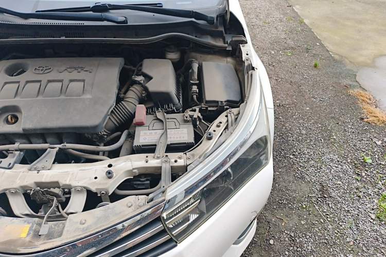 Used Toyota Corolla 2014 1.6L CVT GL-i Engine Bay Left