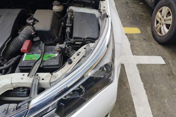 Used Toyota Corolla 2014 1.6L CVT GL Engine Bay Left