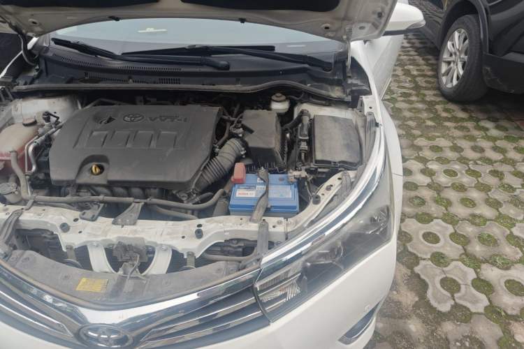 Used Toyota Corolla 2014 1.6L CVT GL-i Engine Bay Left