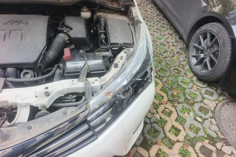 Used Toyota Corolla 2014 1.8L CVT GLX-i Engine Bay Left