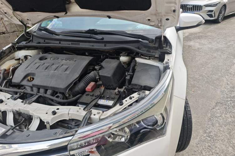 Used Toyota Corolla 2014 1.8L CVT GLX-i Engine Bay Left