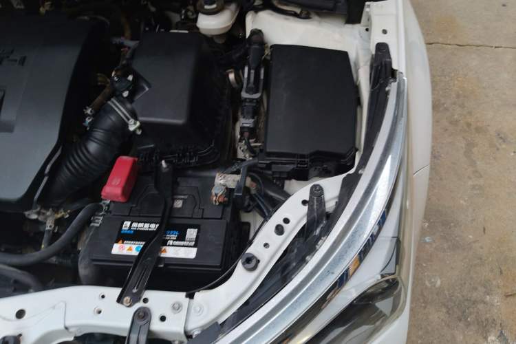 Used Toyota Corolla 2014 1.6L CVT GL-i Engine Bay Left