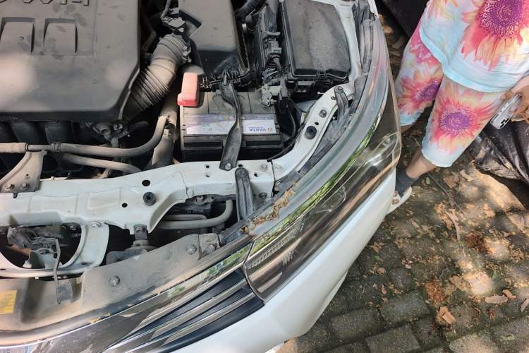 Used Toyota Corolla 2014 1.6L CVT GL Engine Bay Left
