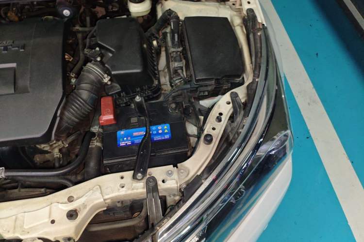 Used Toyota Corolla 2014 1.6L CVT GL-i Engine Bay Left
