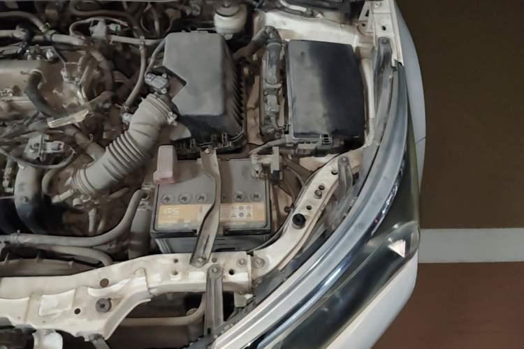 Used Toyota Corolla 2014 1.6L CVT GL Engine Bay Left