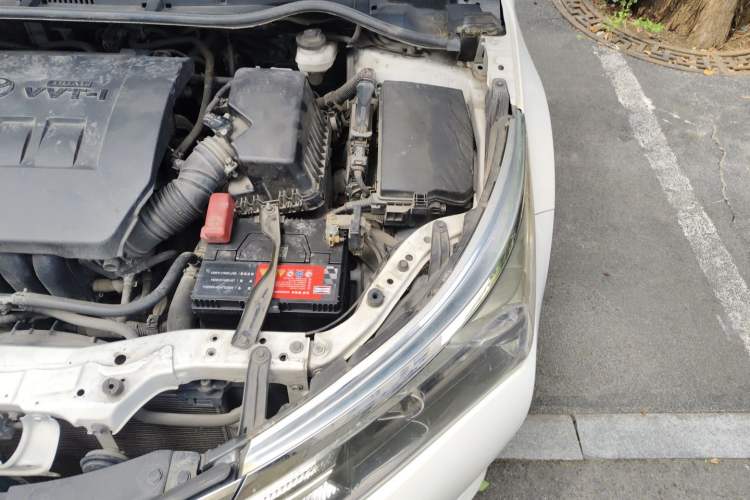 Used Toyota Corolla 2014 1.6L CVT GL Engine Bay Left