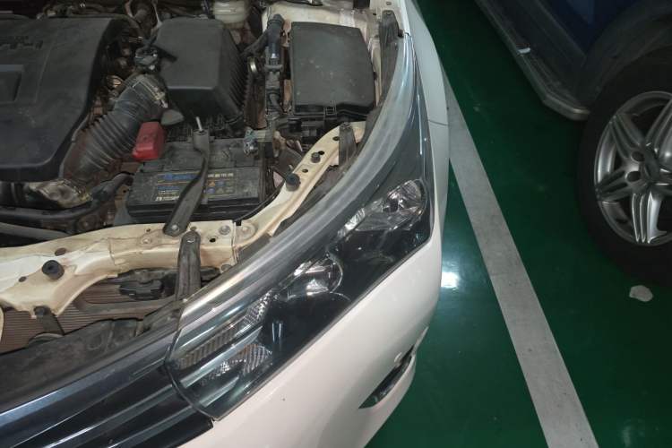 Used Toyota Corolla 2014 1.6L CVT GL-i Engine Bay Left