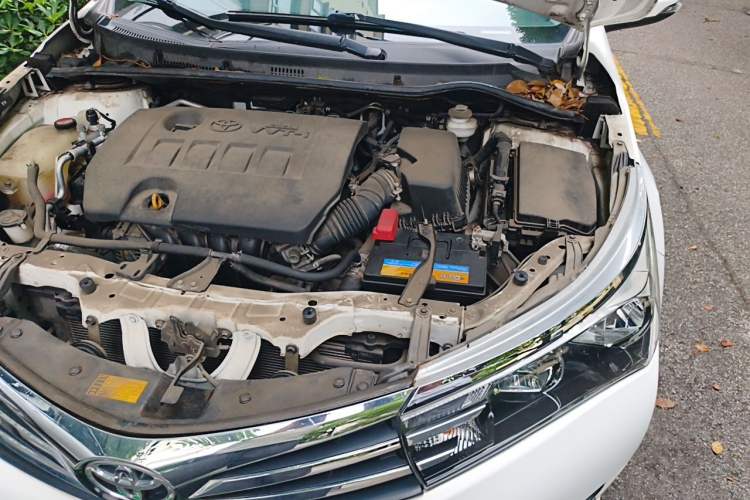 Used Toyota Corolla 2014 1.6L CVT GLX-i Engine Bay Left