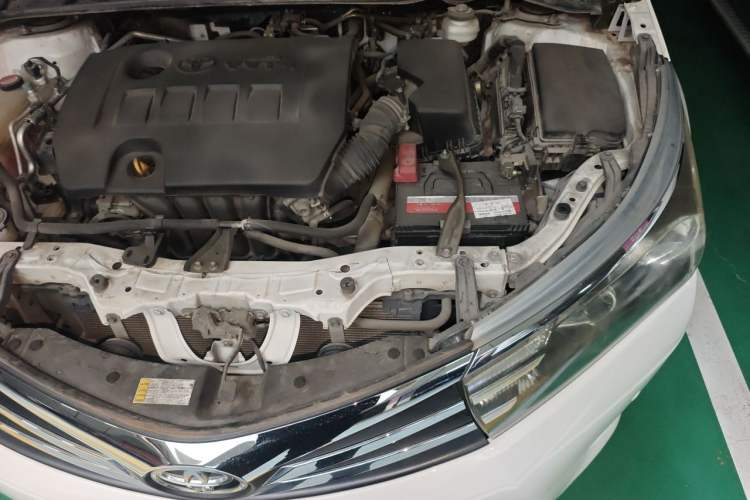 Used Toyota Corolla 2014 1.6L CVT GL-i Engine Bay Left