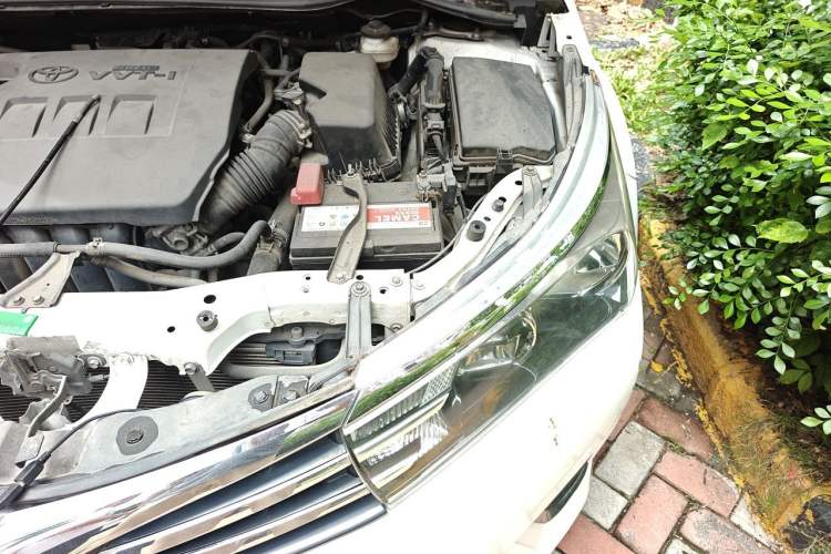 Used Toyota Corolla 2014 1.6L CVT GL-i Engine Bay Left