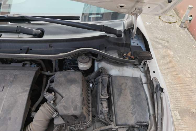 Used Toyota Corolla 2014 1.6L CVT GL-i Engine Bay Left