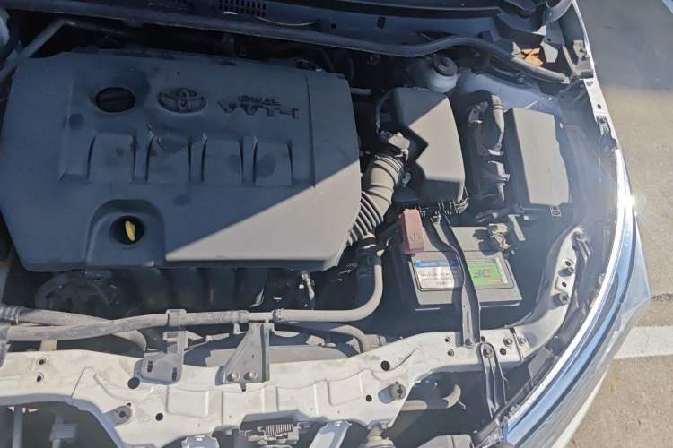 Used Toyota Corolla 2014 1.6L CVT GL Engine Bay Left