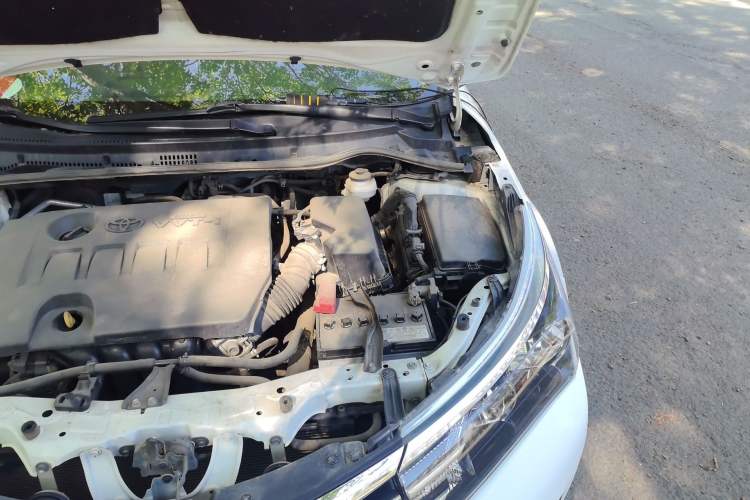Used Toyota Corolla 2014 1.6L CVT GL Engine Bay Left