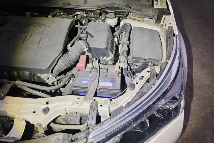 Used Toyota Corolla 2014 1.6L CVT GL Engine Bay Left