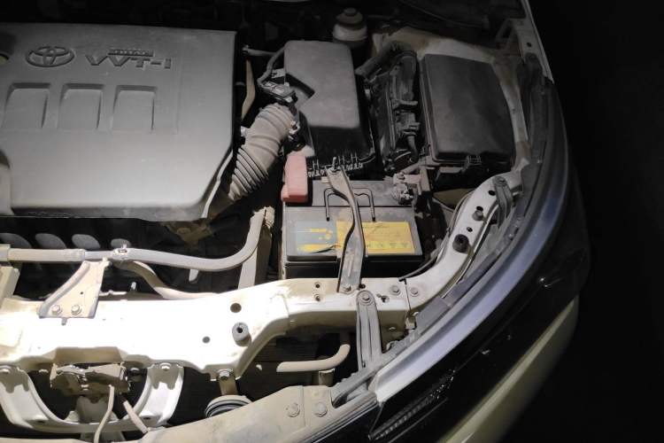 Used Toyota Corolla 2014 1.6L CVT GL-i Engine Bay Left