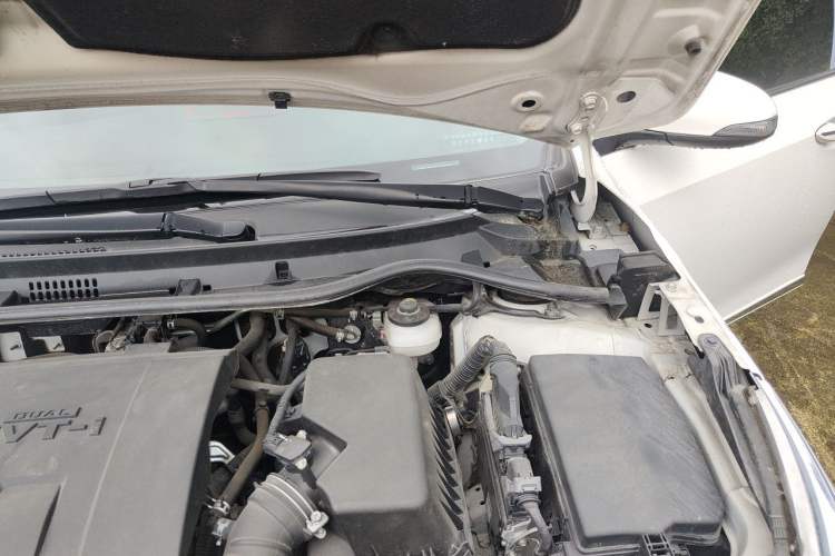 Used Toyota Corolla 2014 1.6L CVT GLX-i Engine Bay Left