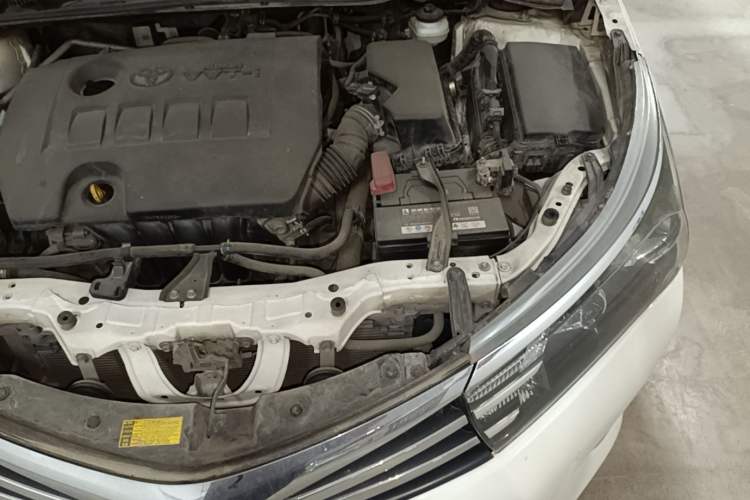 Used Toyota Corolla 2014 1.6L CVT GL Engine Bay Left