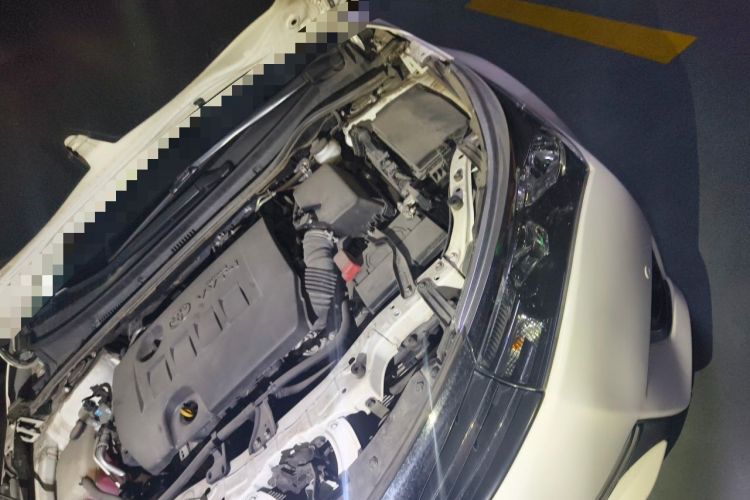 Used Toyota Corolla 2014 1.6L CVT GL-i Engine Bay Left