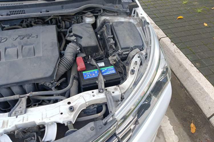 Used Toyota Corolla 2014 1.6L CVT GL-i Engine Bay Left
