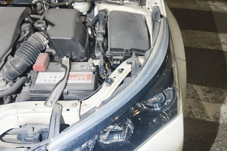 Used Toyota Corolla 2014 1.8L CVT GLX-i Engine Bay Left