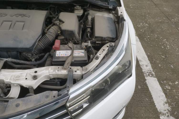 Used Toyota Corolla 2014 1.6L CVT GL-i Engine Bay Left
