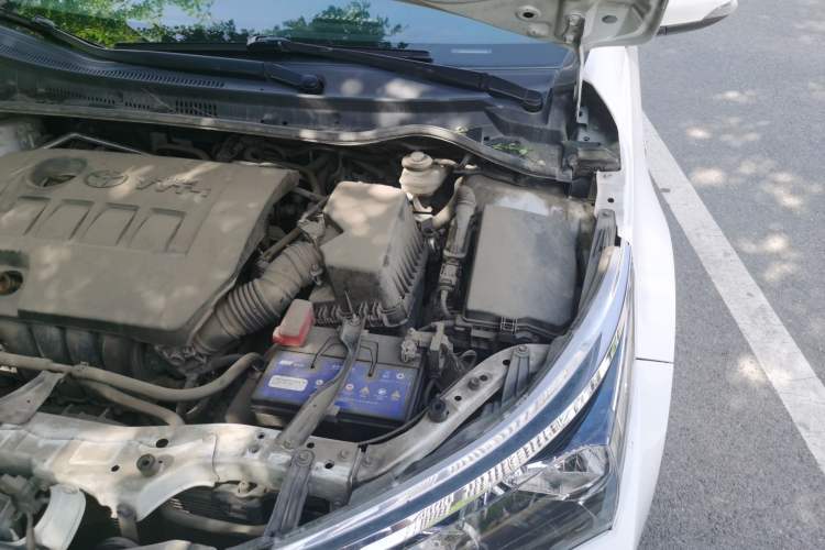 Used Toyota Corolla 2014 1.6L CVT GL-i Engine Bay Left