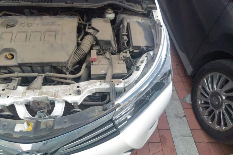 Used Toyota Corolla 2014 1.6L CVT GL-i Engine Bay Left