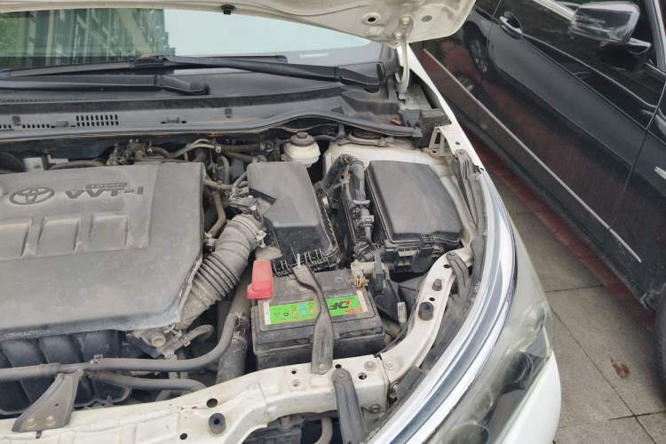 Used Toyota Corolla 2014 1.6L CVT GL-i Engine Bay Left