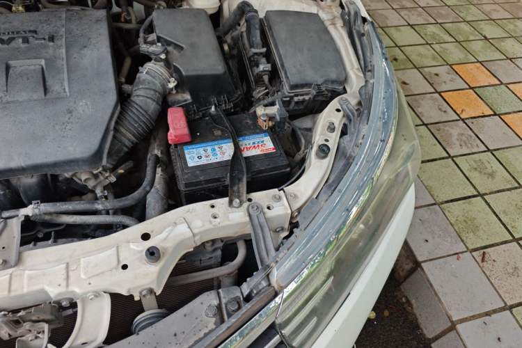 Used Toyota Corolla 2014 1.6L CVT GL Engine Bay Left