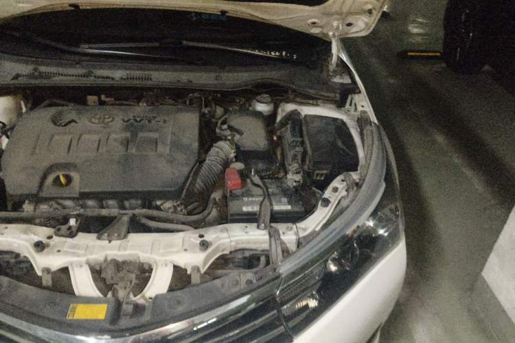 Used Toyota Corolla 2014 1.6L CVT GL Engine Bay Left