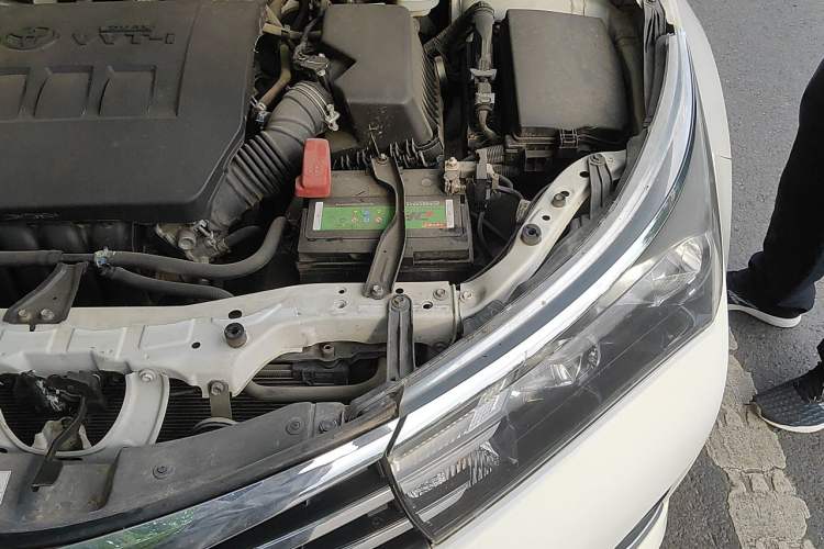 Used Toyota Corolla 2014 1.6L CVT GL Engine Bay Left