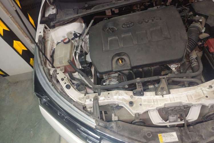 Used Toyota Corolla 2014 1.6L CVT GL-i Engine Bay Right