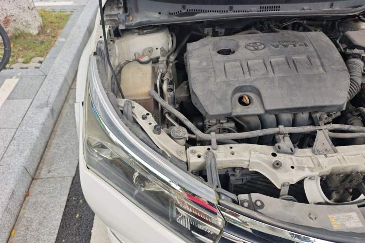 Used Toyota Corolla 2014 1.6L CVT GL Engine Bay Right