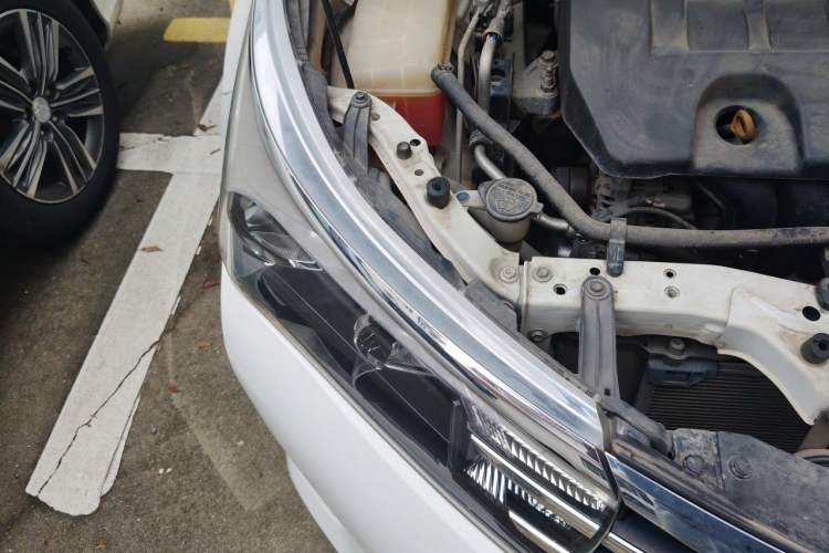 Used Toyota Corolla 2014 1.6L CVT GL Engine Bay Right