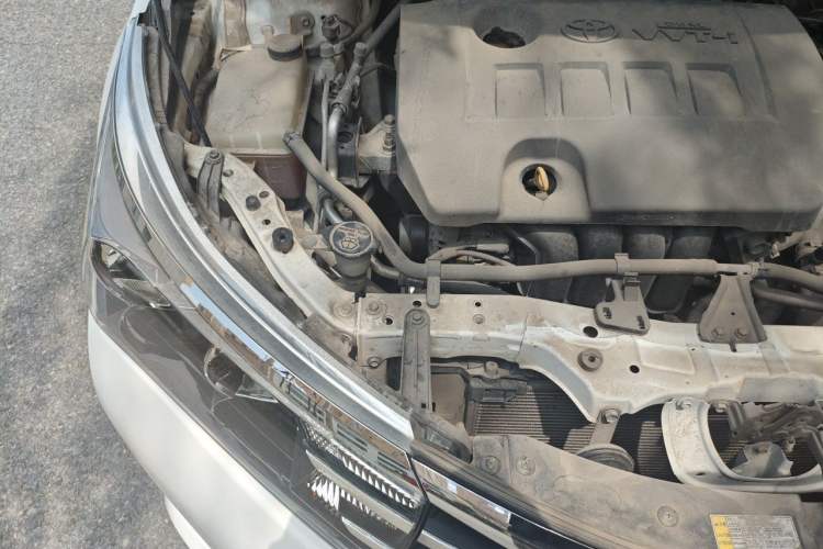 Used Toyota Corolla 2014 1.6L CVT GL Engine Bay Right