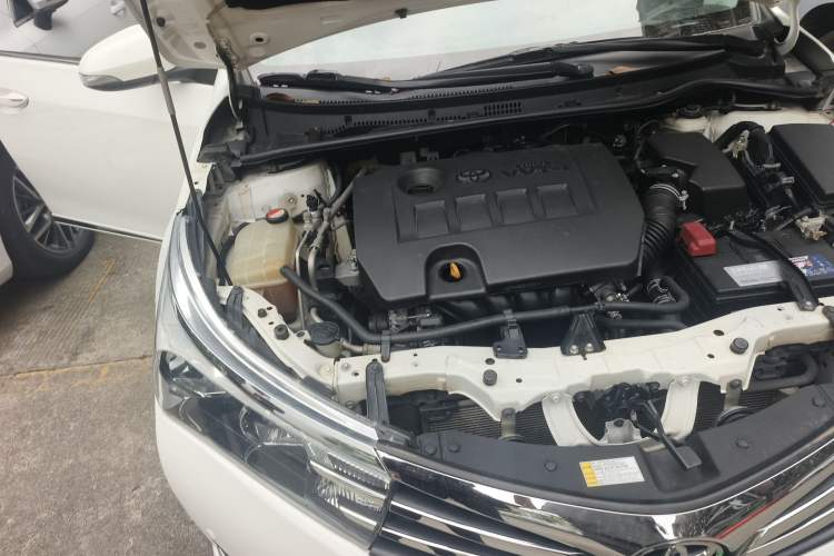 Used Toyota Corolla 2014 1.6L CVT GL-i Engine Bay Right