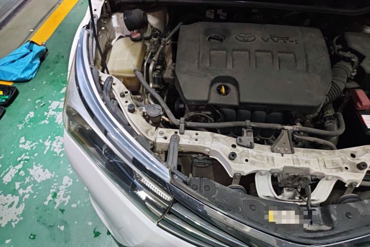 Used Toyota Corolla 2014 1.6L CVT GL-i Engine Bay Right