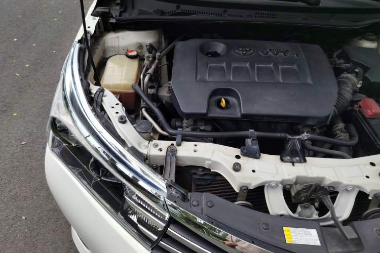 Used Toyota Corolla 2014 1.6L CVT GL Engine Bay Right