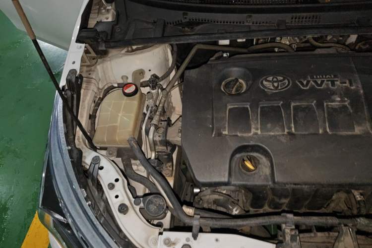 Used Toyota Corolla 2014 1.6L CVT GL Engine Bay Right