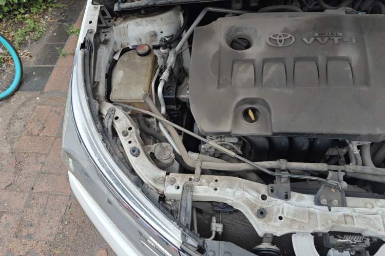 Used Toyota Corolla 2014 1.6L CVT GL Engine Bay Right