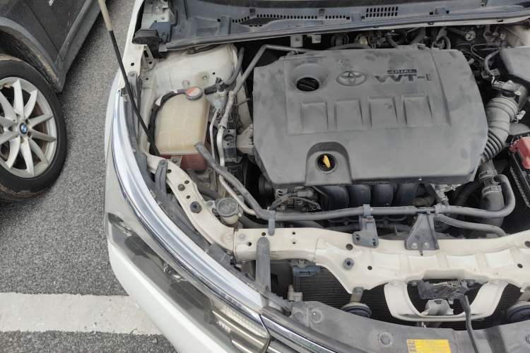 Used Toyota Corolla 2014 1.6L CVT GL Engine Bay Right