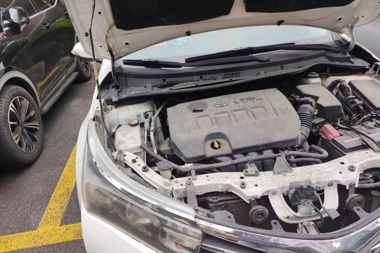 Used Toyota Corolla 2014 1.8L CVT GLX-i Engine Bay Right