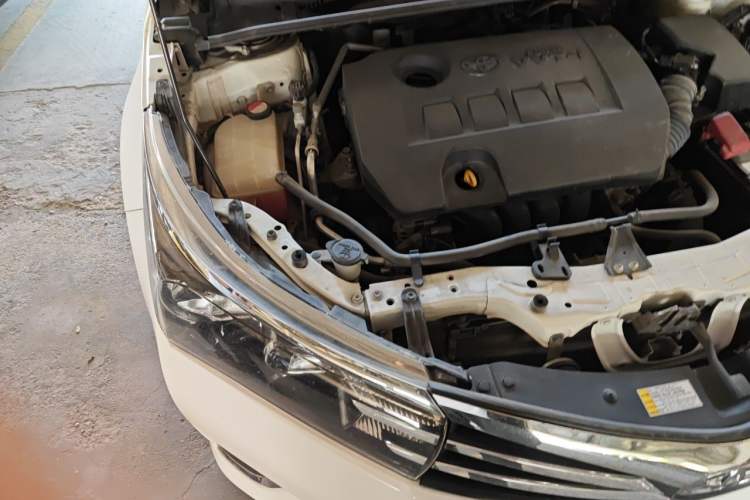 Used Toyota Corolla 2014 1.6L CVT GL Engine Bay Right