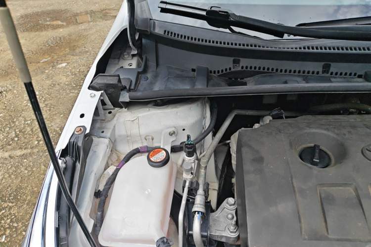 Used Toyota Corolla 2014 1.6L CVT GL Engine Bay Right