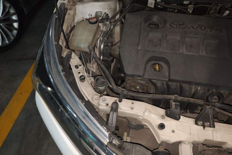 Used Toyota Corolla 2014 1.8L CVT GLX-i Engine Bay Right