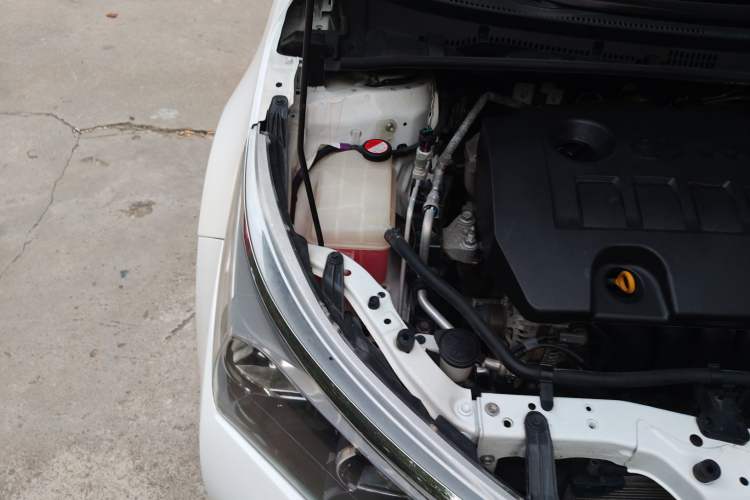 Used Toyota Corolla 2014 1.6L CVT GL-i Engine Bay Right