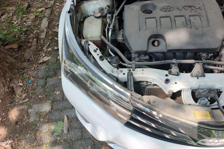 Used Toyota Corolla 2014 1.6L CVT GL Engine Bay Right