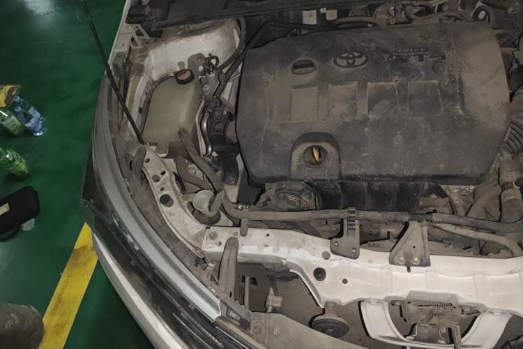 Used Toyota Corolla 2014 1.6L CVT GL Engine Bay Right