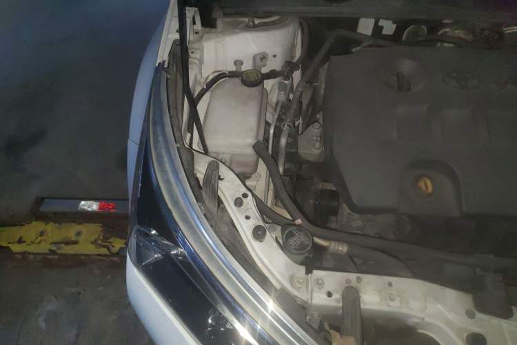 Used Toyota Corolla 2014 1.6L CVT GL Engine Bay Right